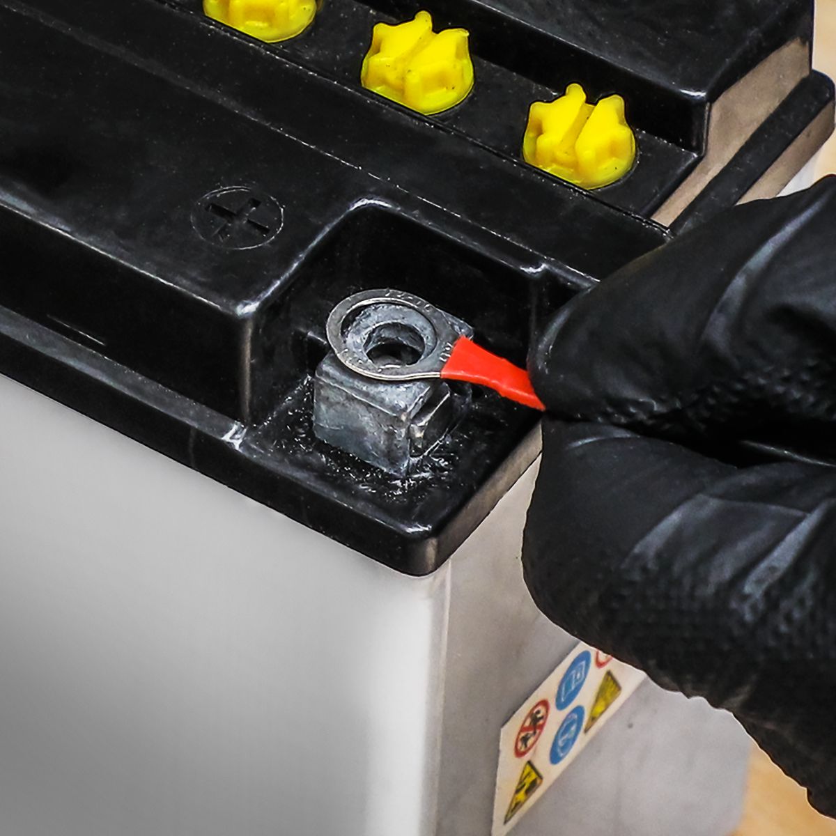 Sealey 6/12V Four Bank Auto Maintenance Charger 8A (4 x 2A) - Image 9