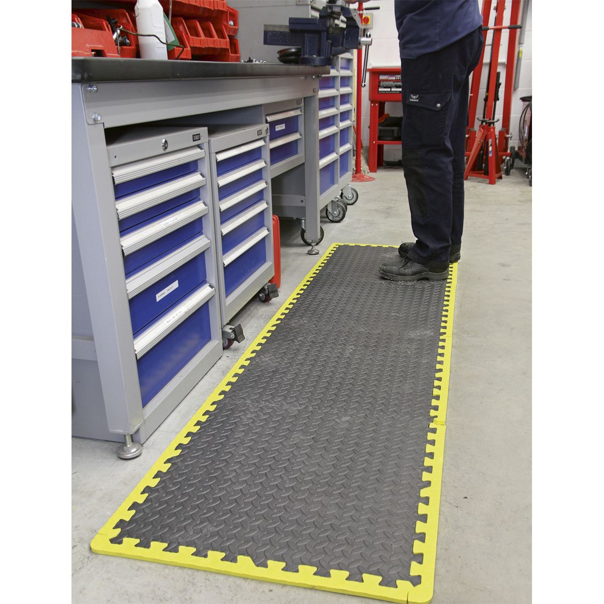 Sealey Interlocking EVA Foam Workshop Mat Set with Hi-Vis Edges 1240 x 1825mm - Image 3