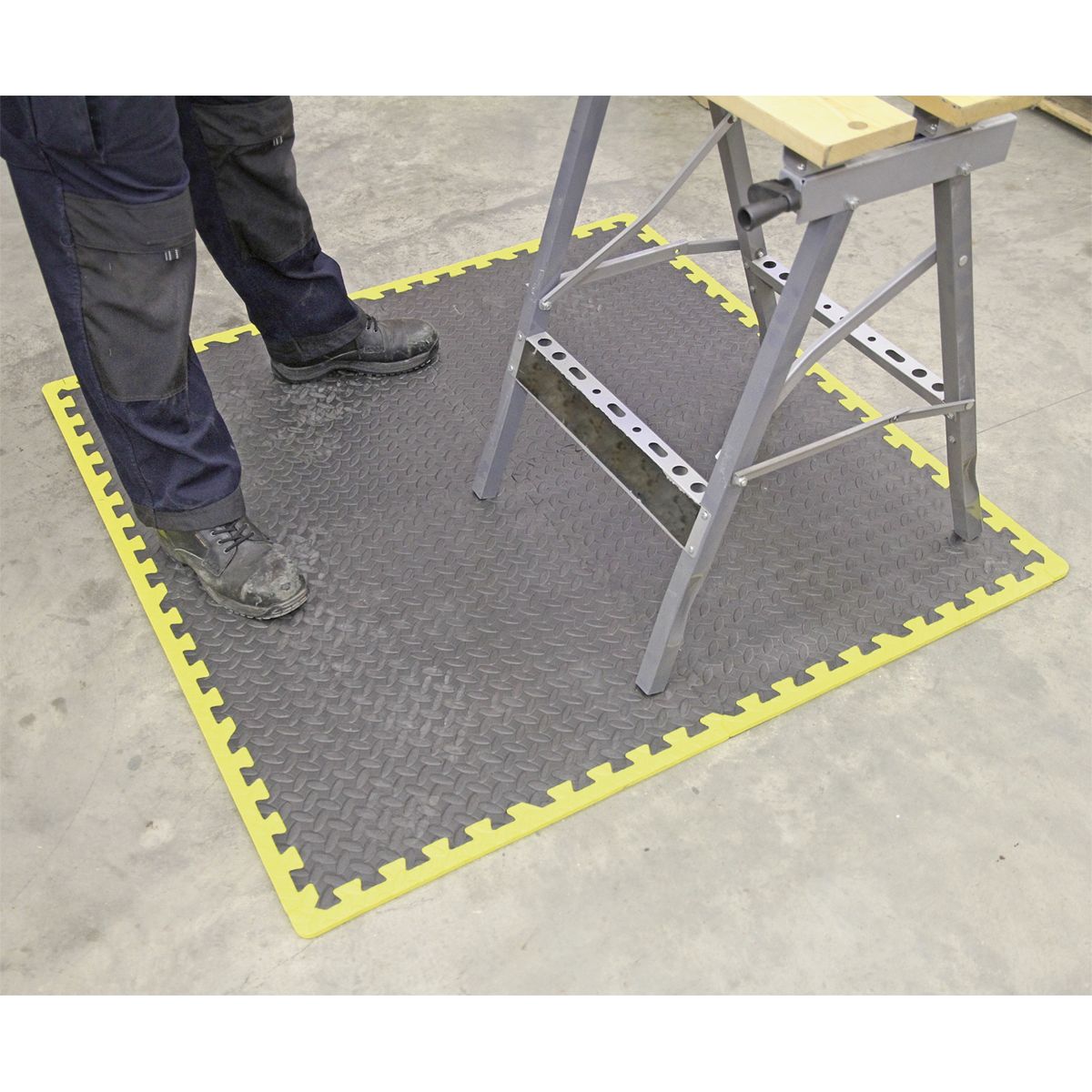 Sealey Interlocking EVA Foam Workshop Mat Set with Hi-Vis Edges 1240 x 1825mm - Image 5