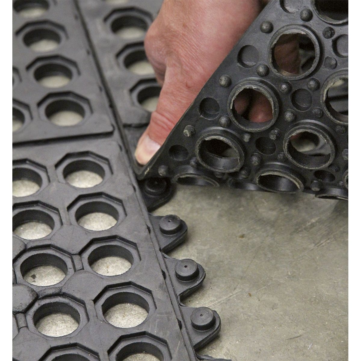 Sealey Interlocking Anti-Fatigue Matting 920 x 920mm - Image 2