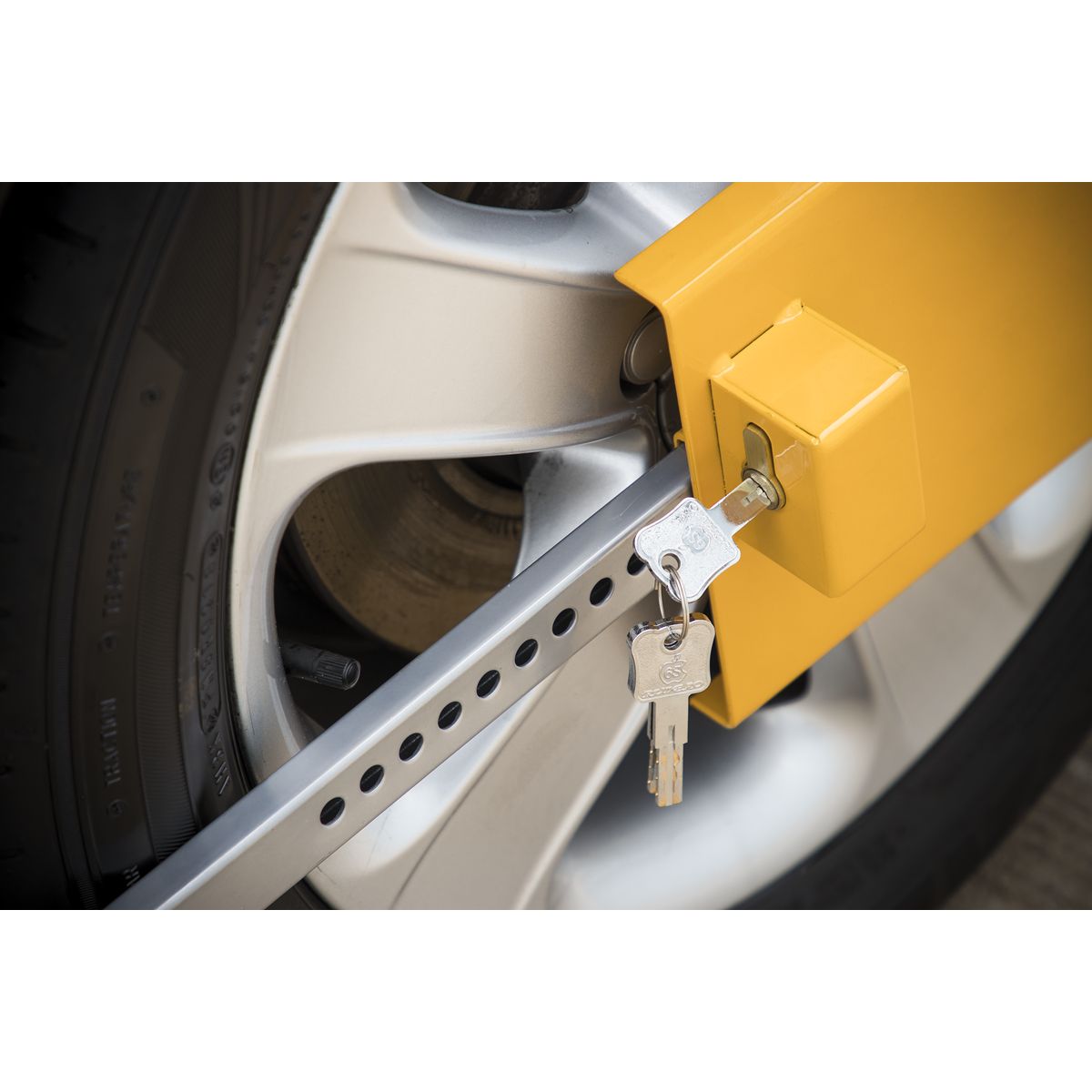 Sealey Wheel Clamp with Lock & Key - Image 3