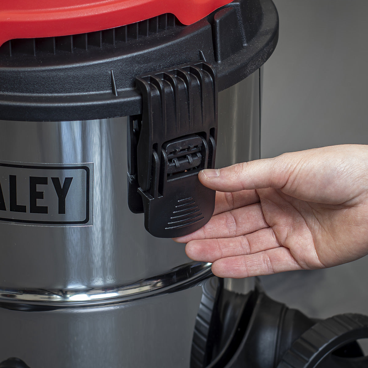 Sealey 20L Industrial Vacuum Cleaner Wet & Dry with Stainless Drum & Auto Start 1400W/230V PC200SDAUTO