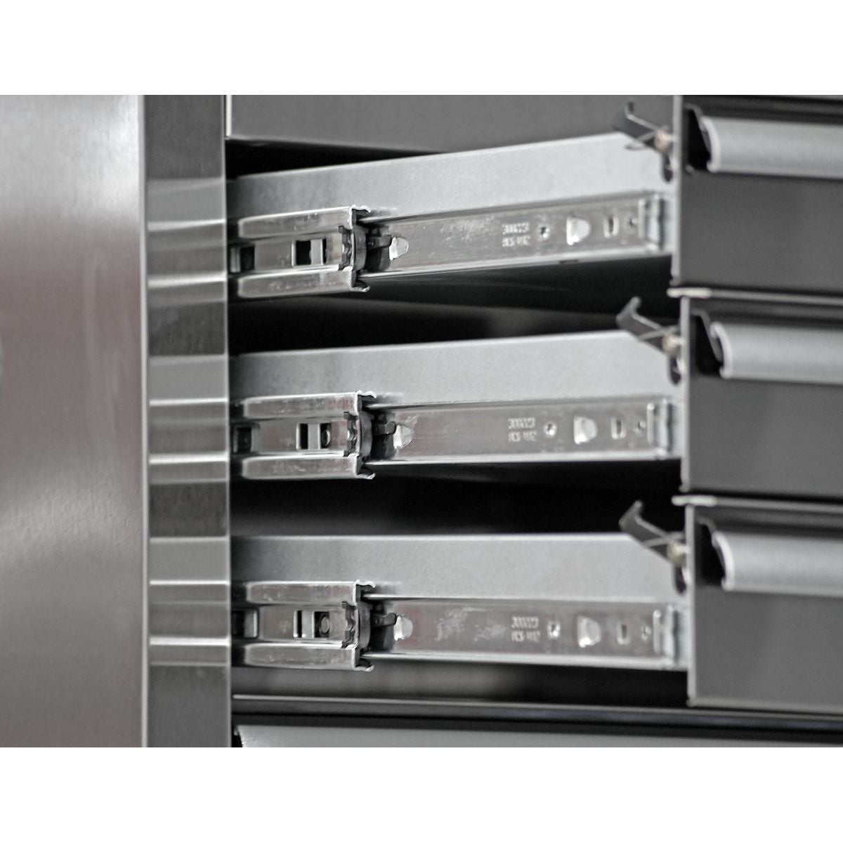 Sealey Premier Heavy-Duty Rollcab 11 Drawer Extra-Wide 1055mm - Stainless Steel - Image 5