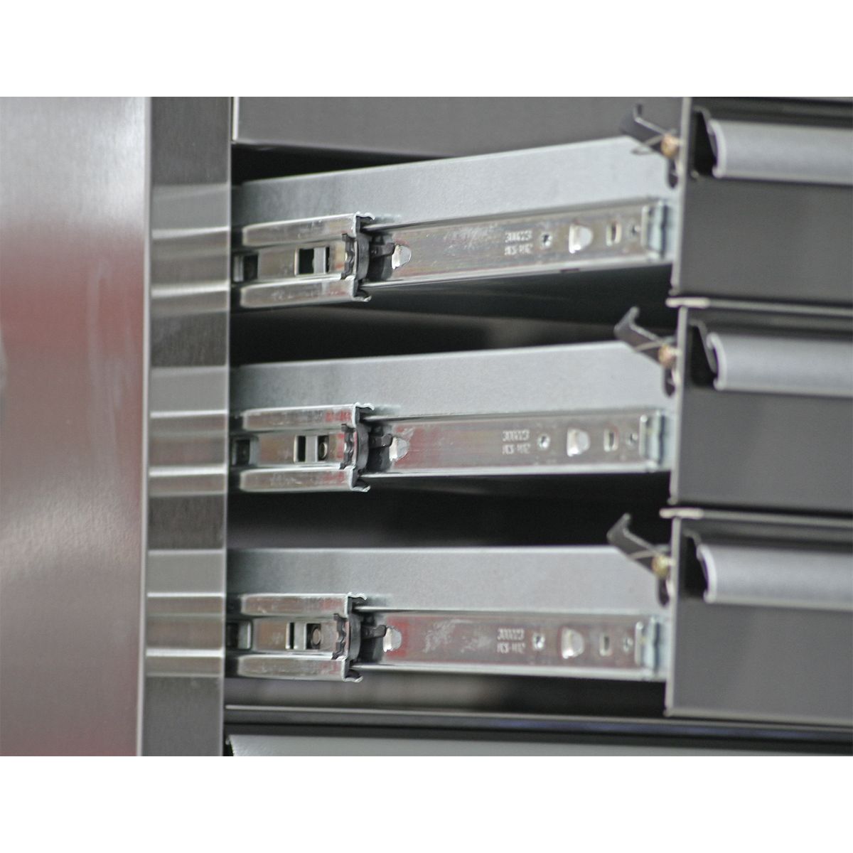 Sealey Premier Heavy-Duty Topchest 4 Drawer 675mm - Stainless Steel - Image 3