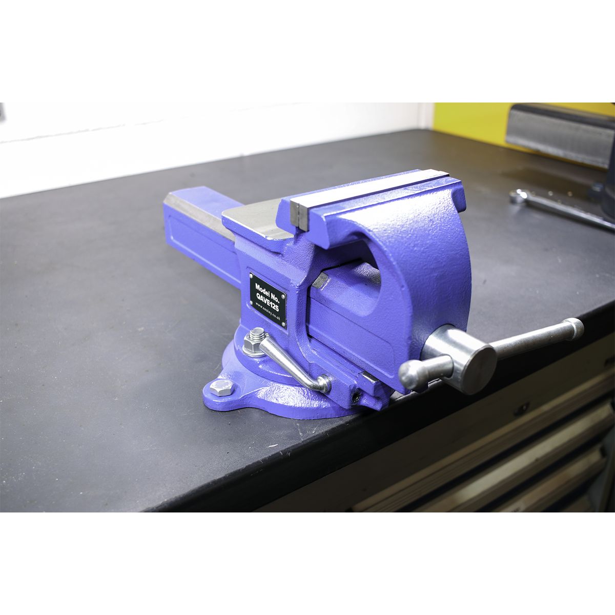 Sealey Quick Action SG Iron Vice with Swivel Base 125mm - Image 3