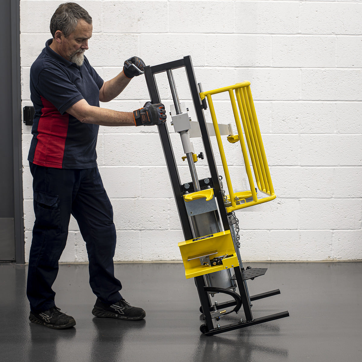 Sealey Air Operated Coil Spring Compressor 1000kg RE300