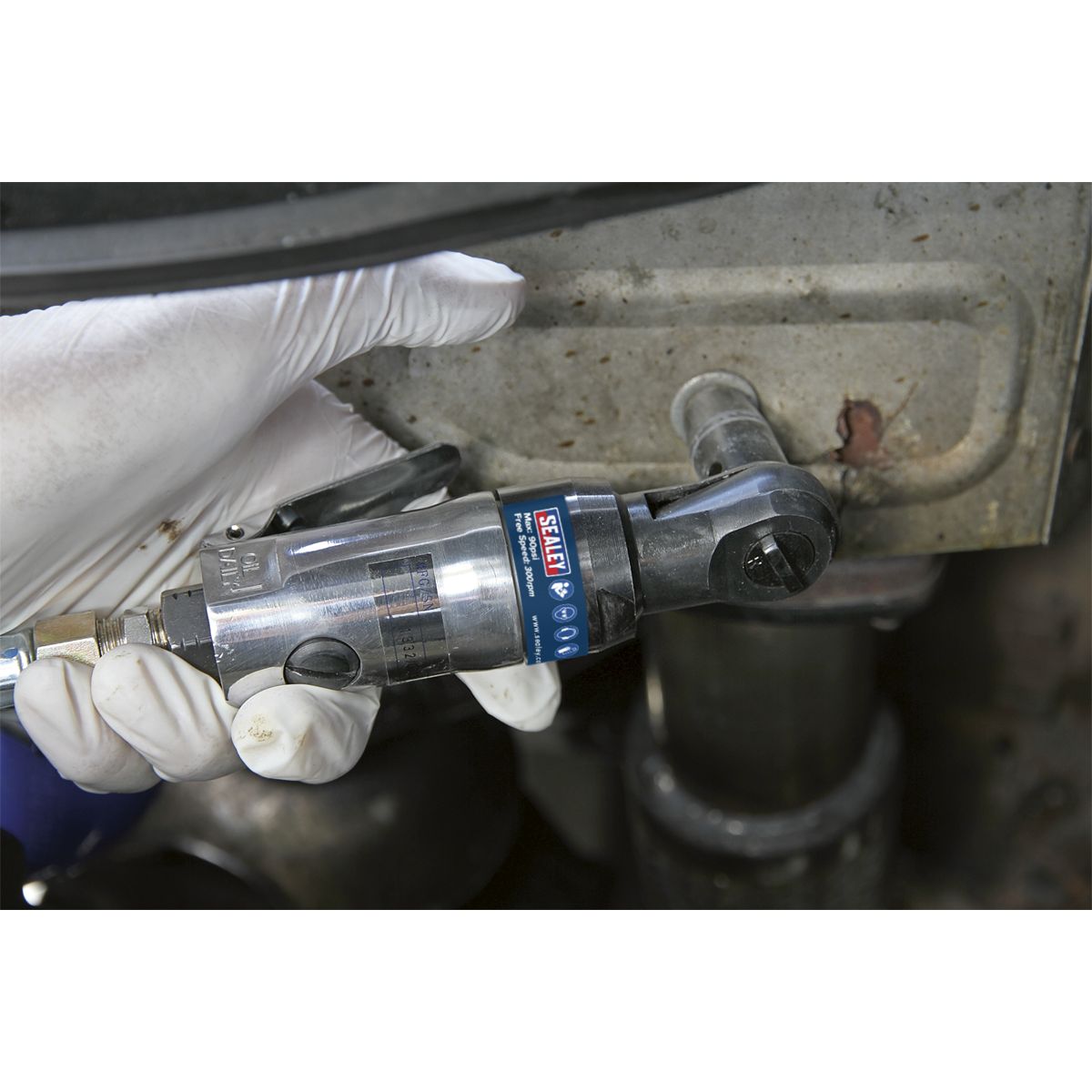 Sealey Super Stubby Air Ratchet Wrench 3/8"Sq Drive - Image 3