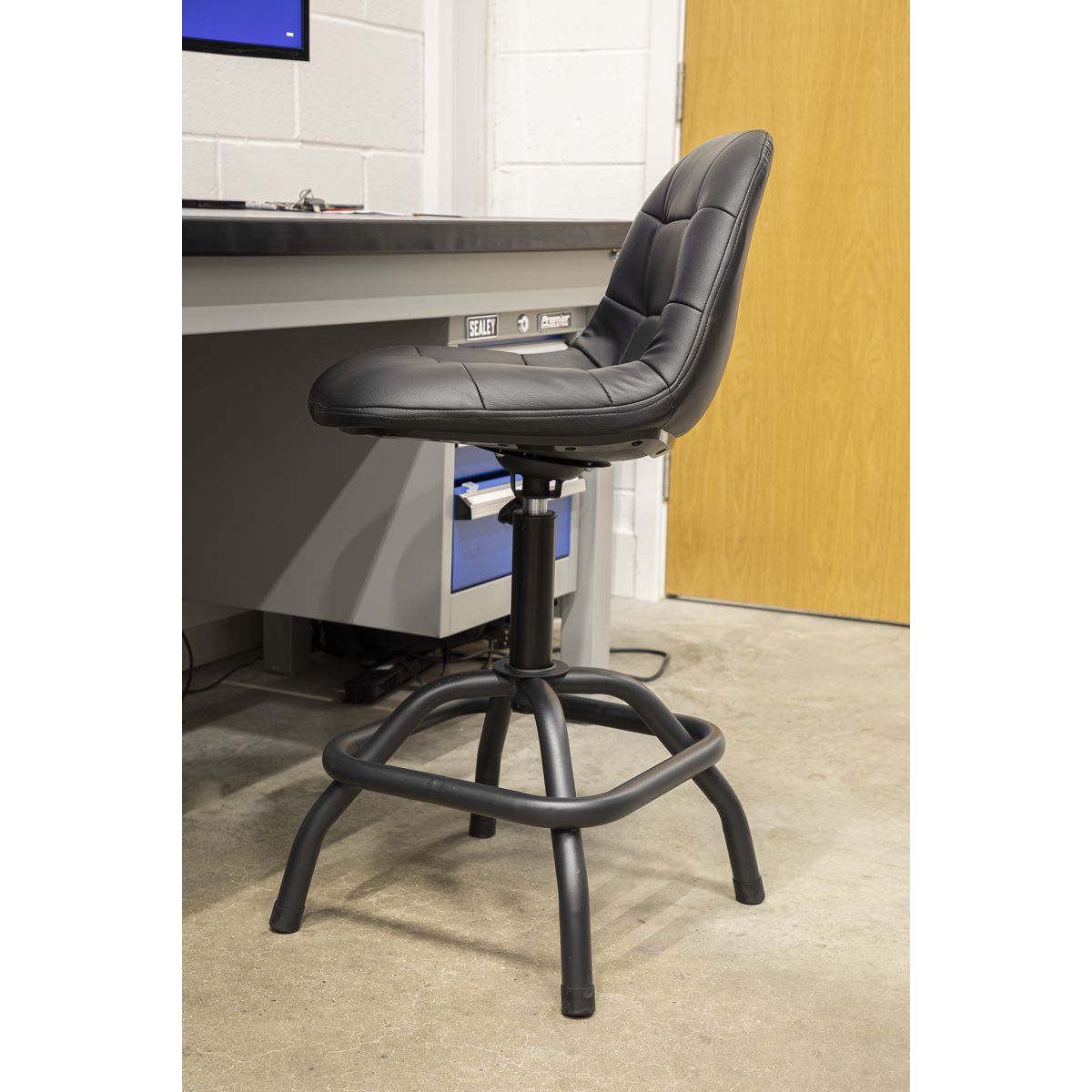 Sealey Premier Industrial Pneumatic Workshop Stool with Adjustable Height Swivel Seat & Back Rest - Image 4