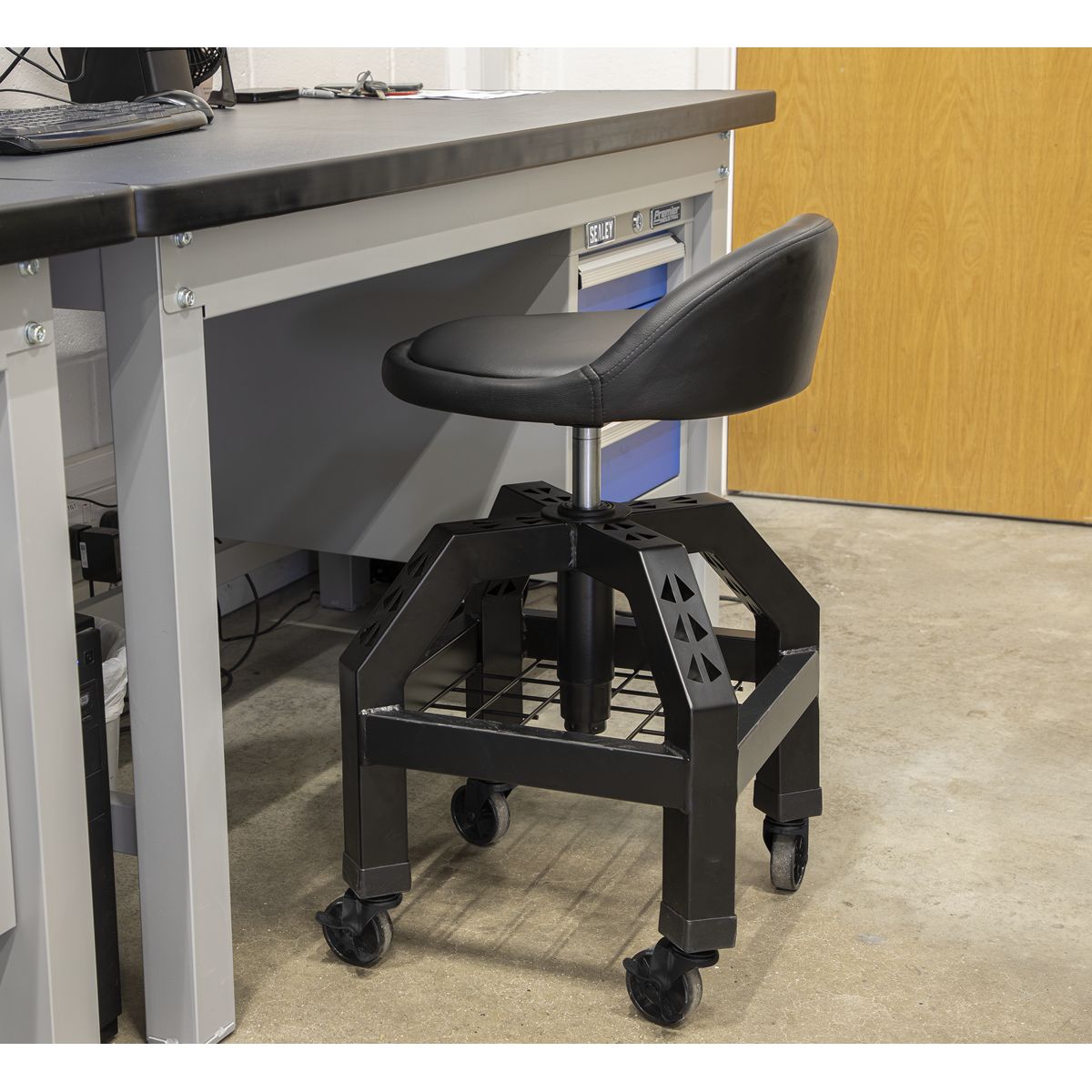 Sealey Premier Industrial Pneumatic Creeper Stool with Adjustable Height Swivel Seat & Back Rest - Image 2