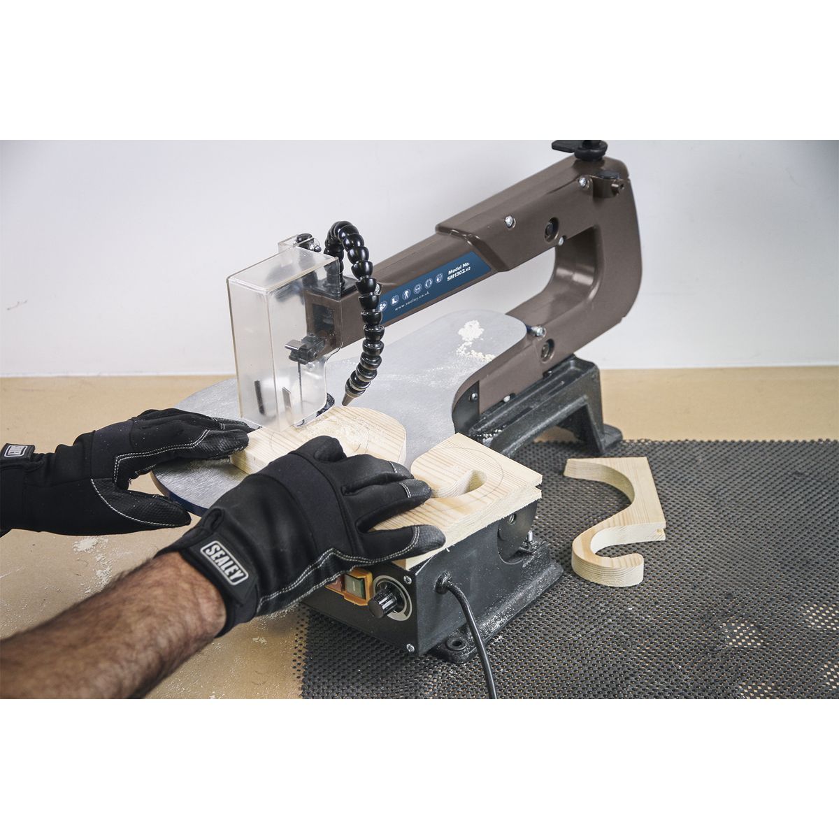 Sealey Variable Speed Scroll Saw 406mm Throat 230V - Image 2