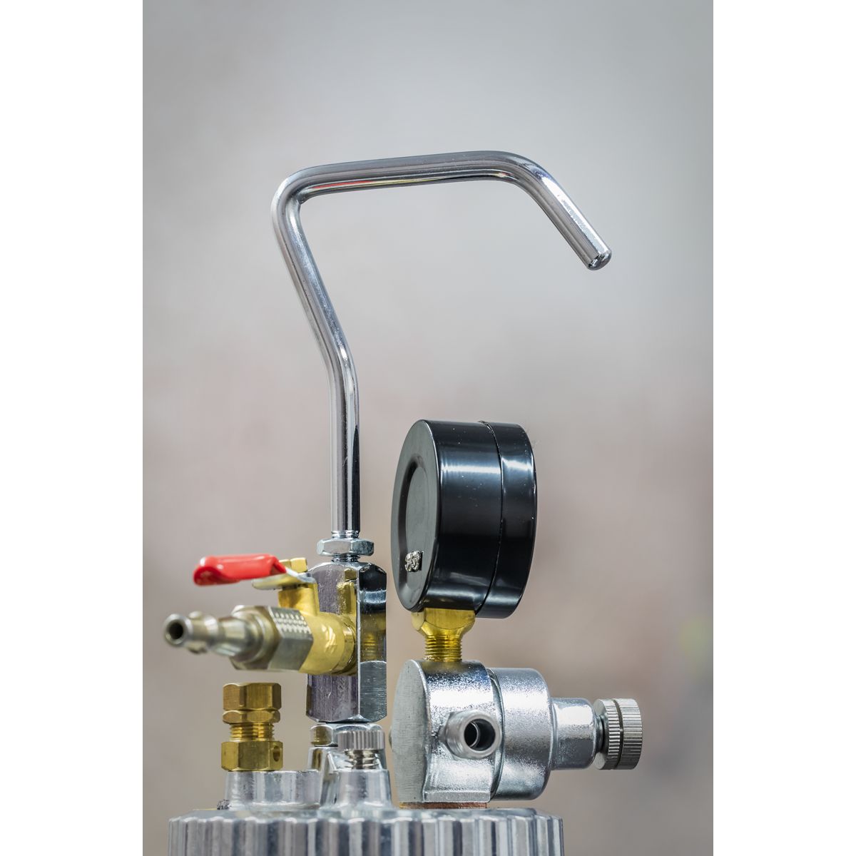 Sealey Pressure Pot System with Spray Gun & Hoses 1.8mm Set-Up - Image 7
