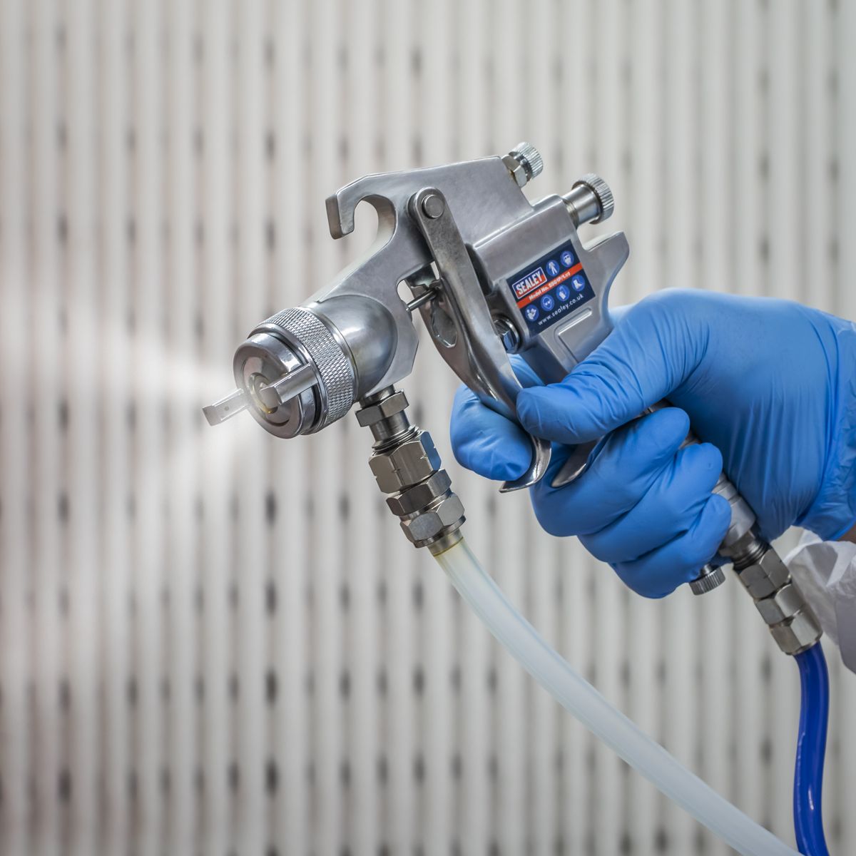 Sealey Pressure Pot System with Spray Gun & Hoses 1.8mm Set-Up - Image 8