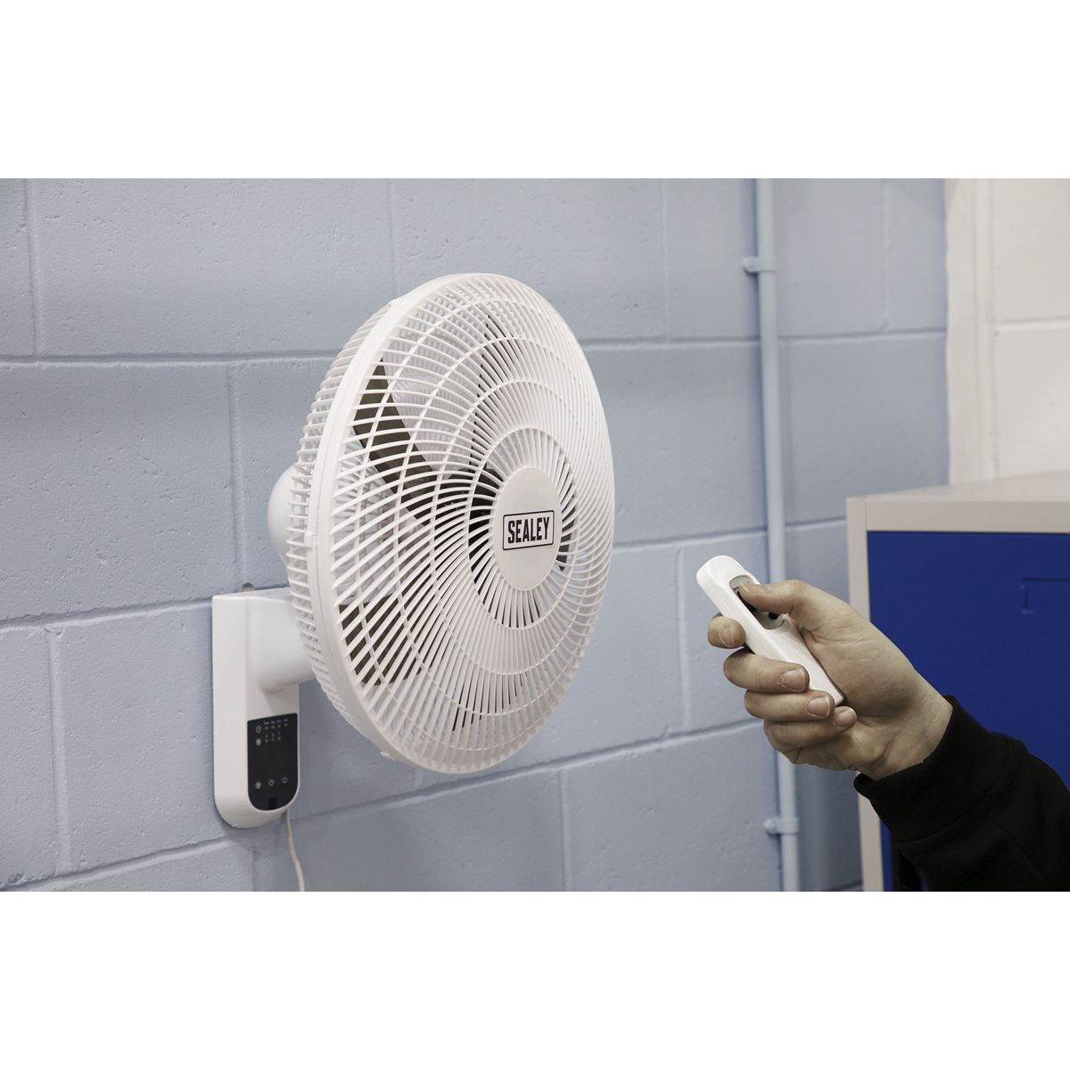 Sealey 3-Speed Wall Fan with Remote Control 18" 230V - Image 2