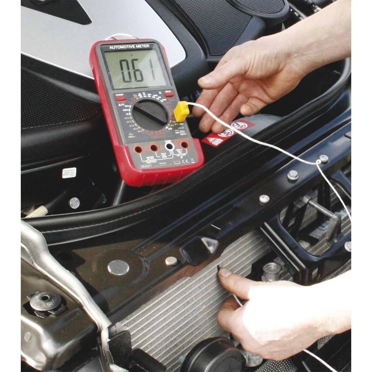 Sealey 11-Function Digital Automotive Analyser - Image 4