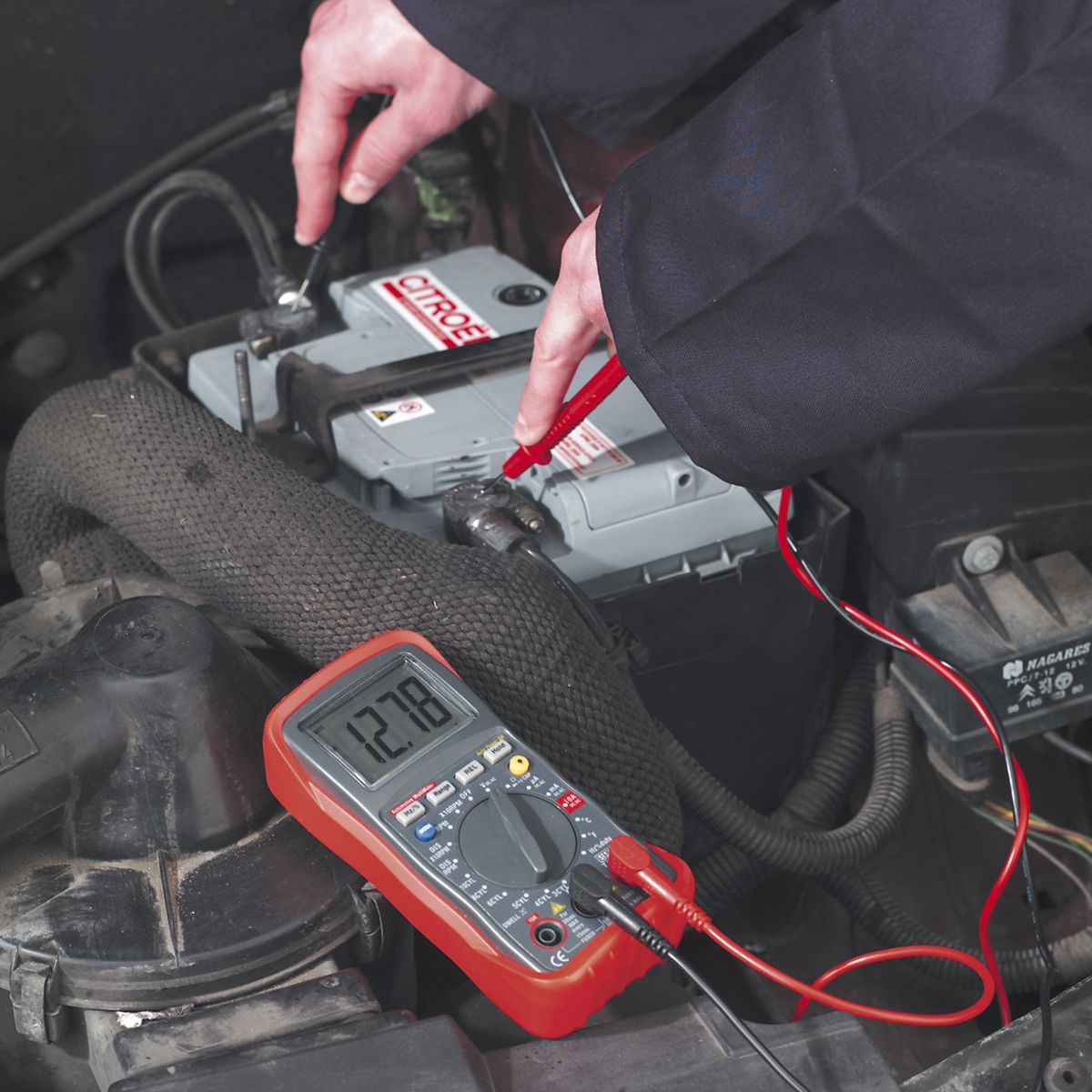 Sealey 13-Function Digital Automotive Analyser with Inductive Coupler - Image 3