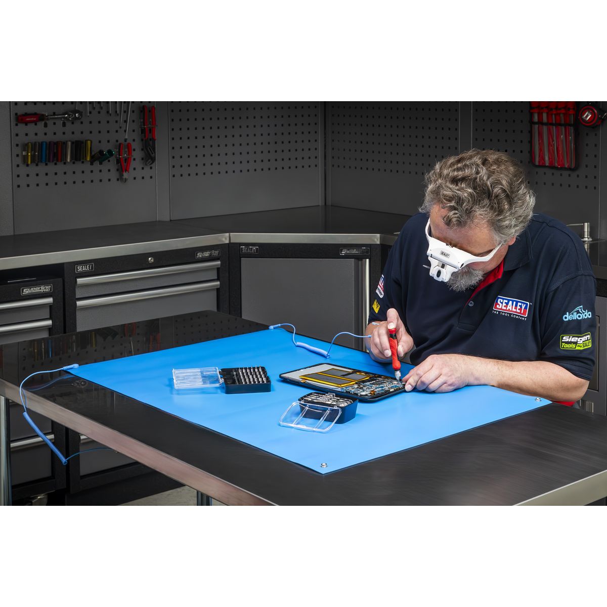 Sealey Anti-Static Bench Mat 900 x 600mm - Image 2
