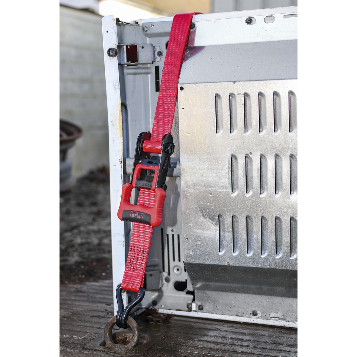 Sealey Ratchet Straps Polyester Webbing with J-Hooks 32mm x 4.9m 1200kg Breaking Strength - 2 Pairs - Image 2