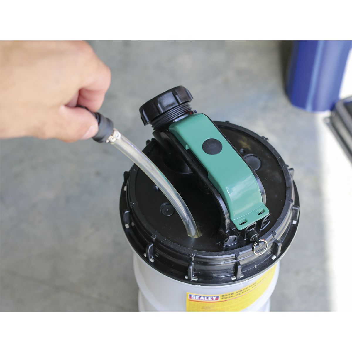 Sealey Vacuum Fuel/Fluid Extractor 8L - Image 3