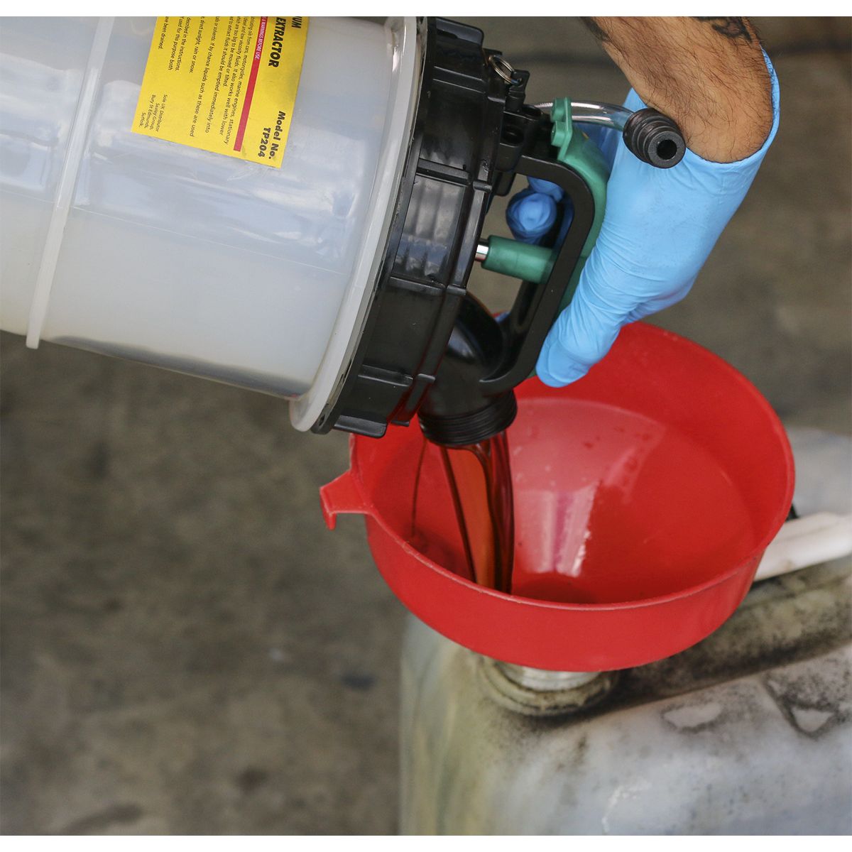 Sealey Vacuum Fuel/Fluid Extractor 8L - Image 8