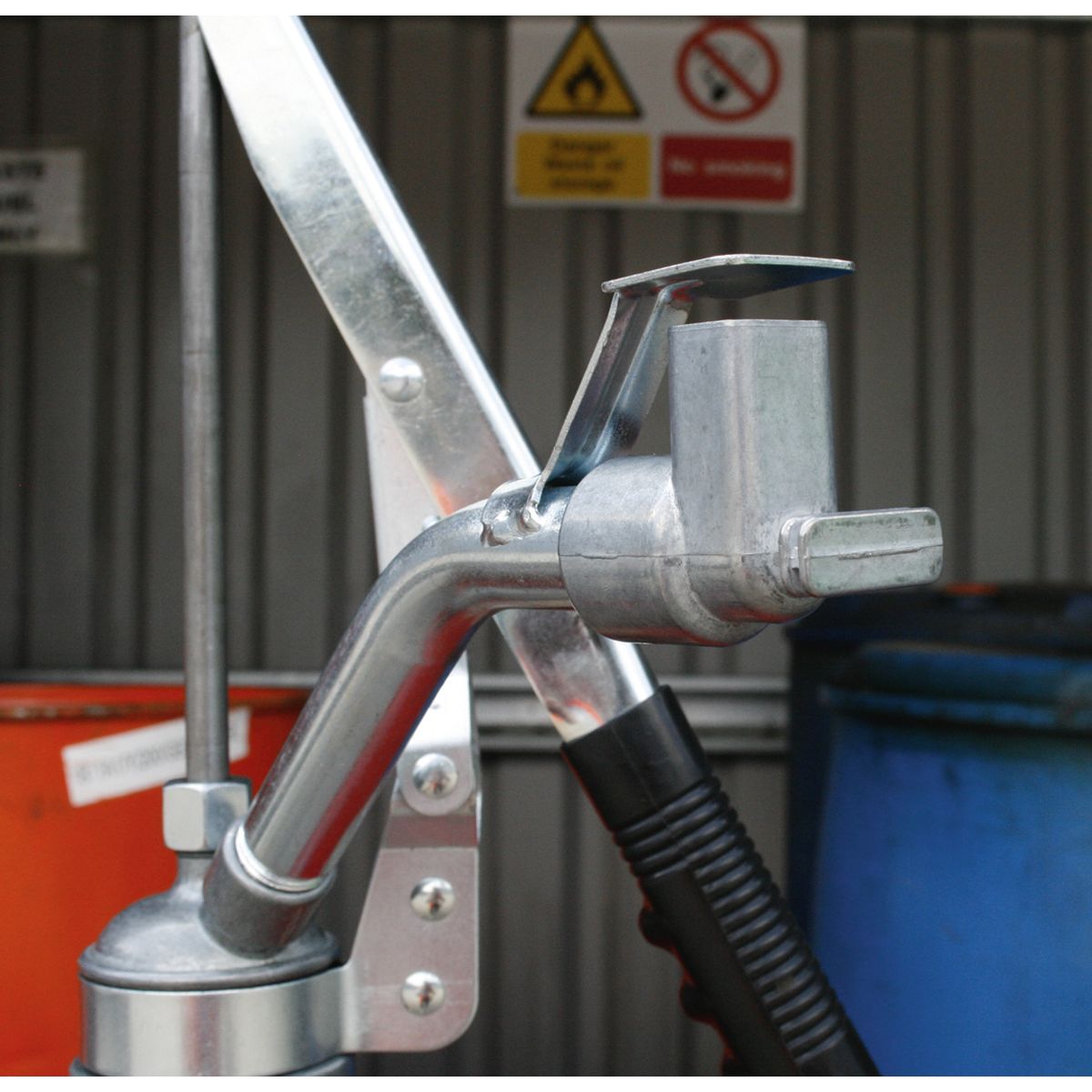 Sealey Heavy-Duty Lever Pump with Swivel Handle - Image 3