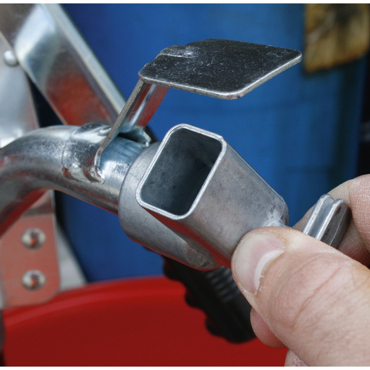 Sealey Heavy-Duty Lever Pump with Swivel Handle - Image 4