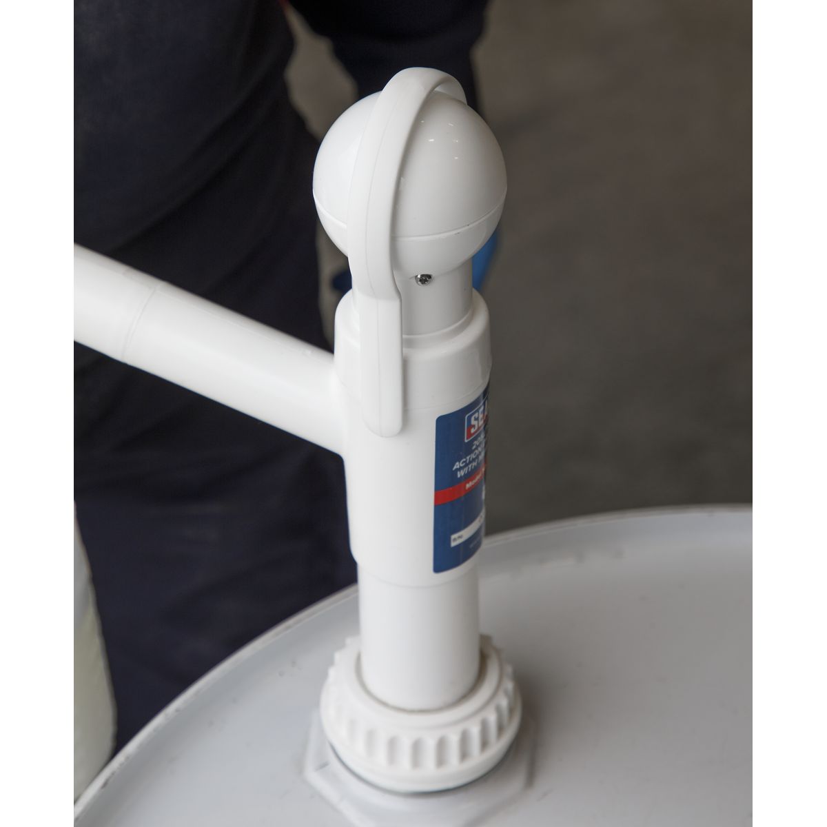 Sealey Lift Action Drum Pump with Measure Kit 205L - Image 5