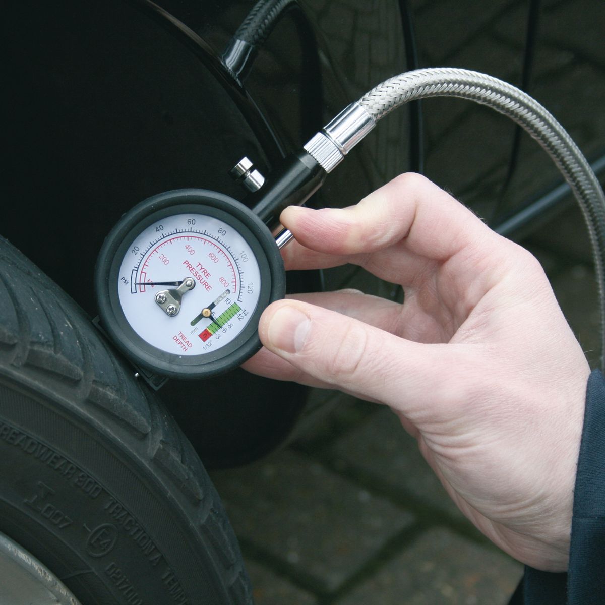 Sealey Tyre Pressure Gauge & Tyre Tread Depth Gauge with Flexible Hose 0-8bar(0-120psi) - Image 2