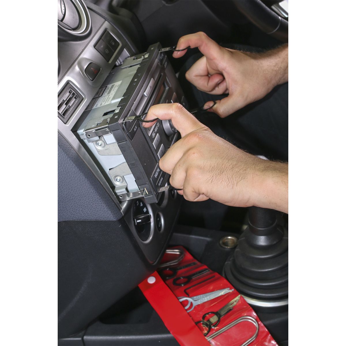 Sealey Radio Release Tool Set 18pc - Image 2