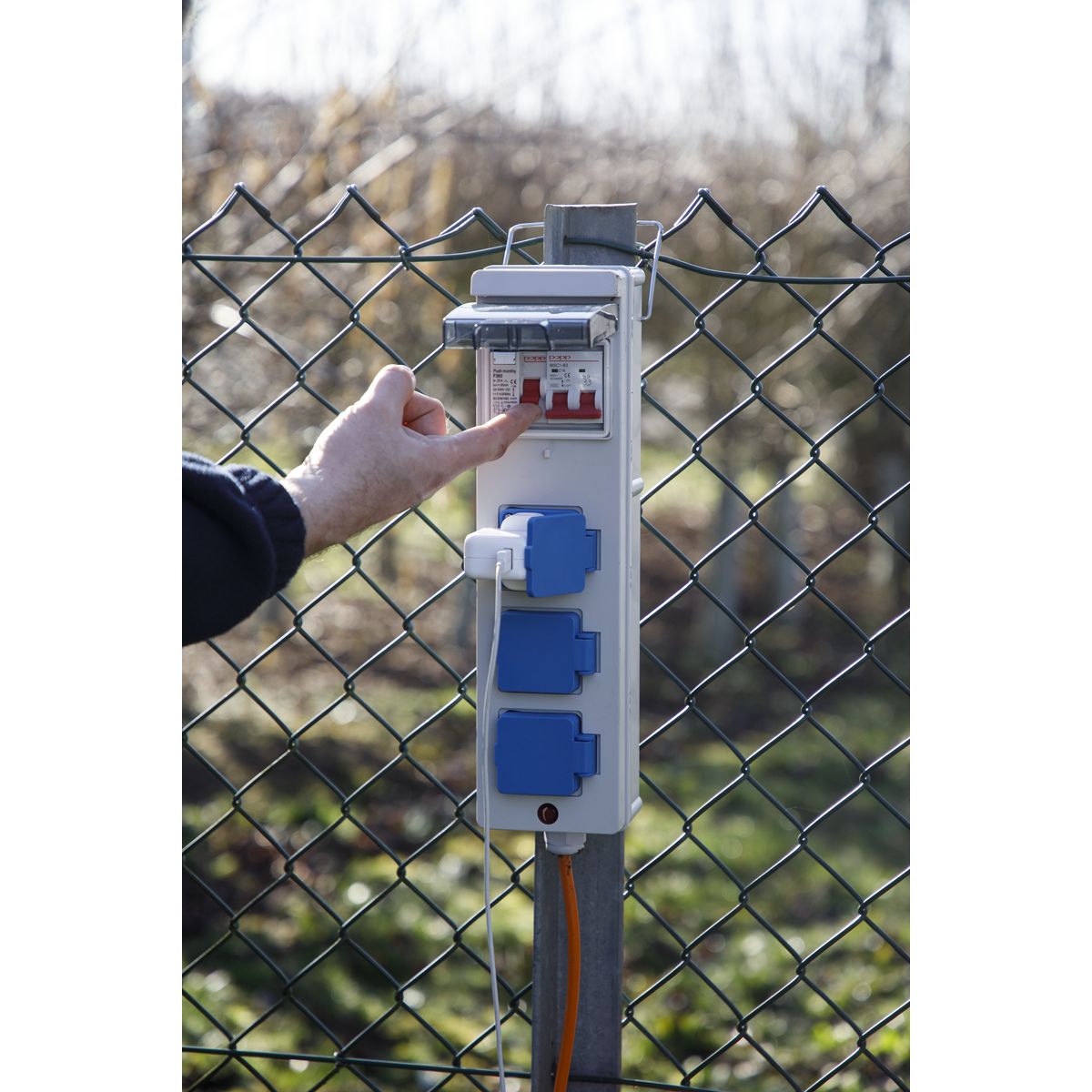 Sealey 15m Caravan & Camping Mains Unit with RCD - Image 2