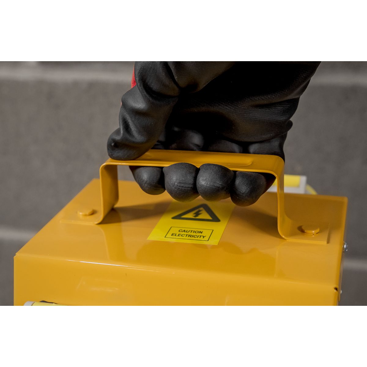 Sealey 4-Way Splitter Box 110V - Image 3