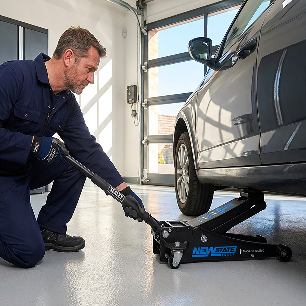 Sealey Low Profile Trolley Jack with Rocket Lift 2.5 Tonne NA2500
