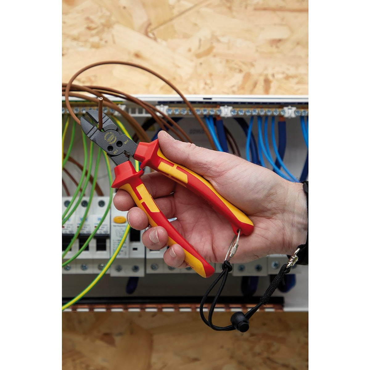Draper XP1000 VDE Tethered 4-in-1 Combination Cutter, 180mm 13643