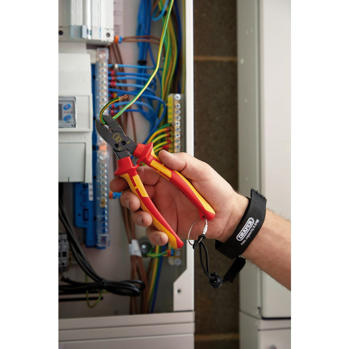 Draper XP1000 VDE Tethered 4-in-1 Combination Cutter, 180mm 13643