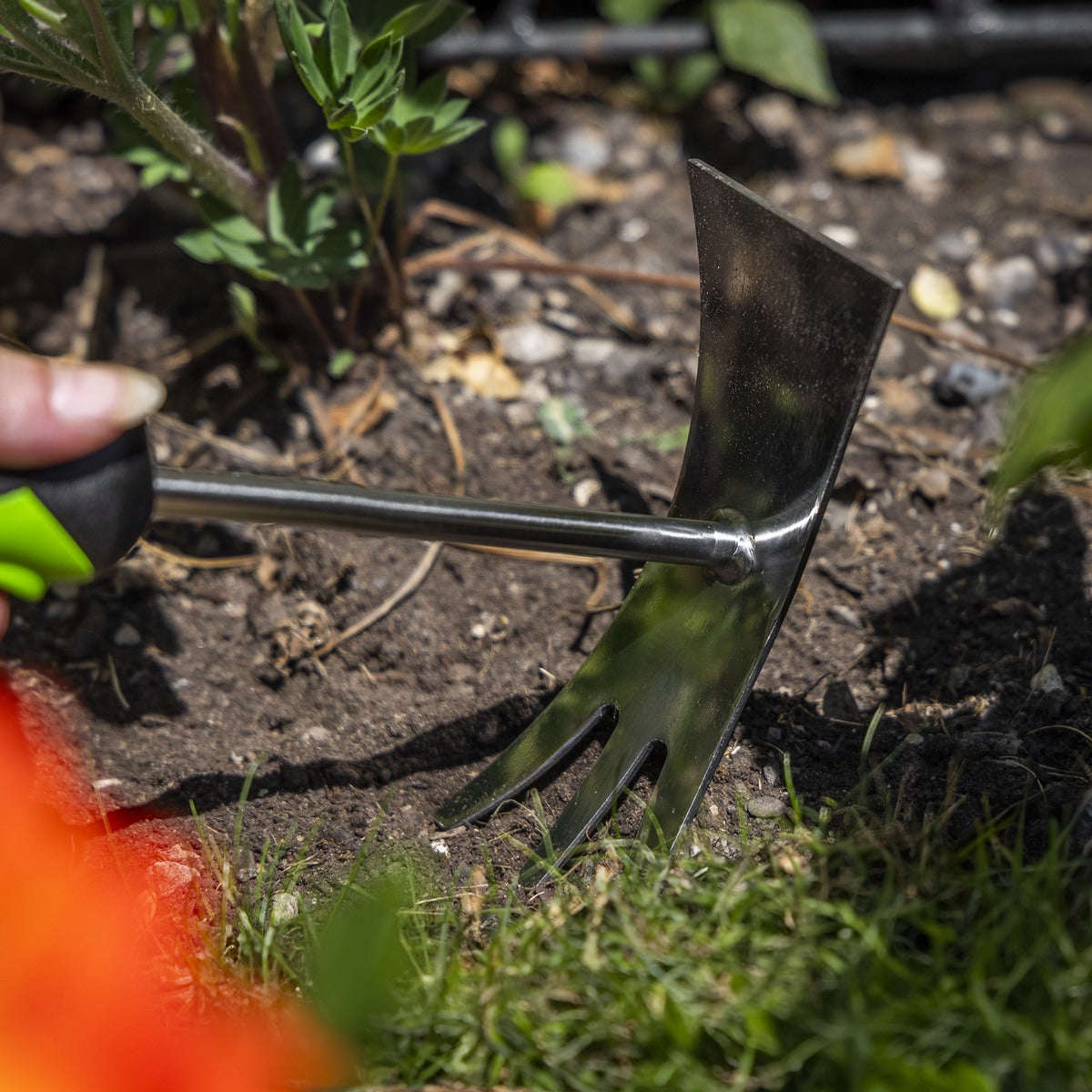 Sealey 2-In-1 Garden Hand Tool with Soft Grip Handle & Stainless Steel Tines/Blade GTSG022