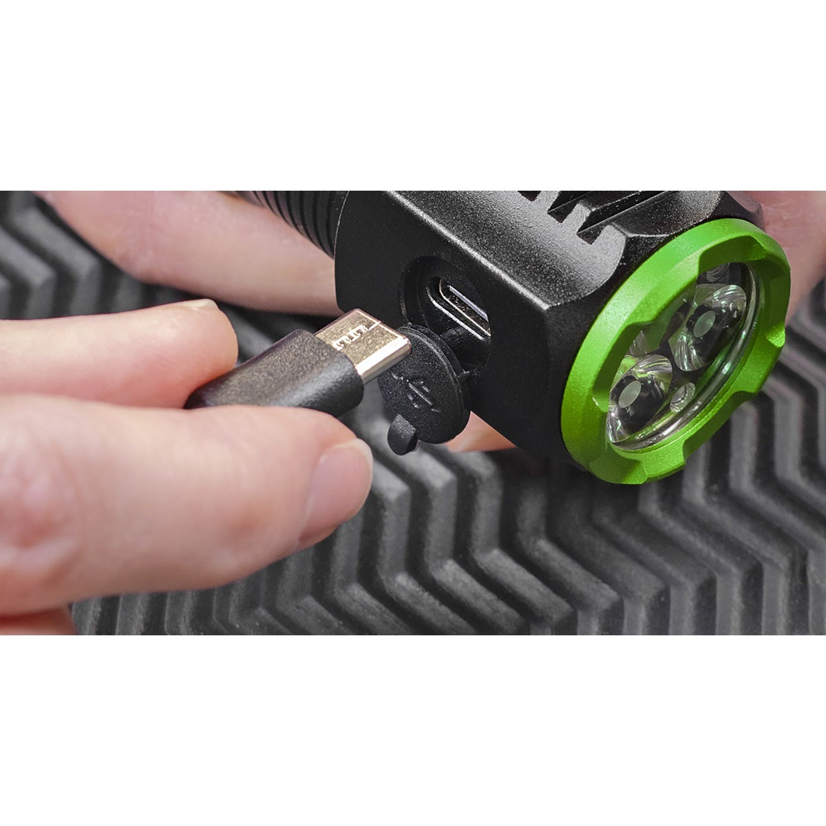 Sealey Super Beam 2500lm Rechargeable SMD LED 24W Pocket Light LED2500SB