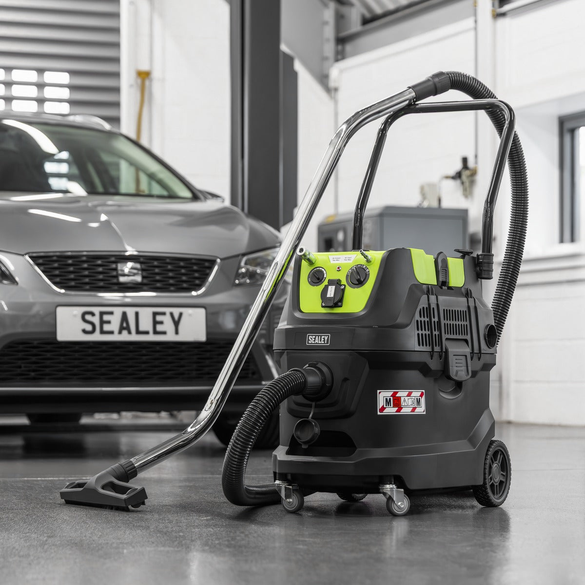 Sealey M Class Dust-Free Industrial Wet & Dry Vacuum Cleaner 40L with Autostart for Air/Electric Power Tools 1600W/230V PC400MA