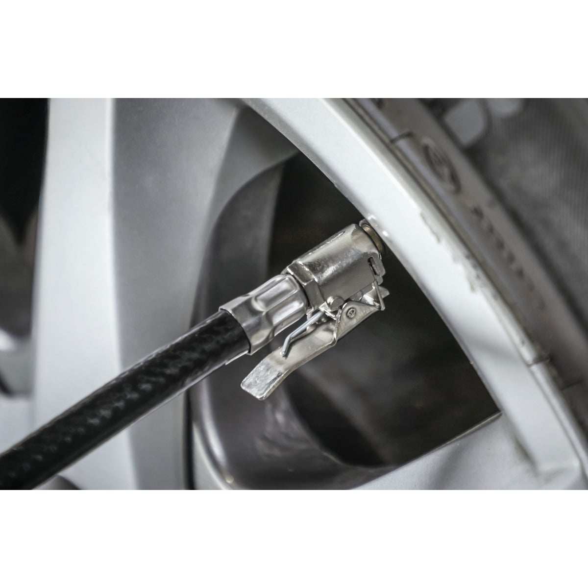Sealey Tyre Inflator with Gauge SA302