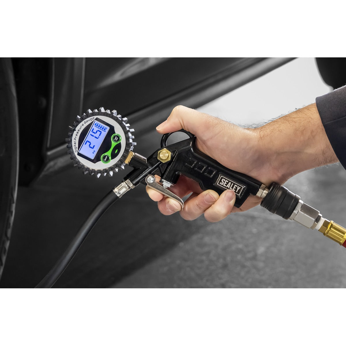 Sealey Digital Pistol Grip Tyre Inflator with Clip-On Connector SA332D