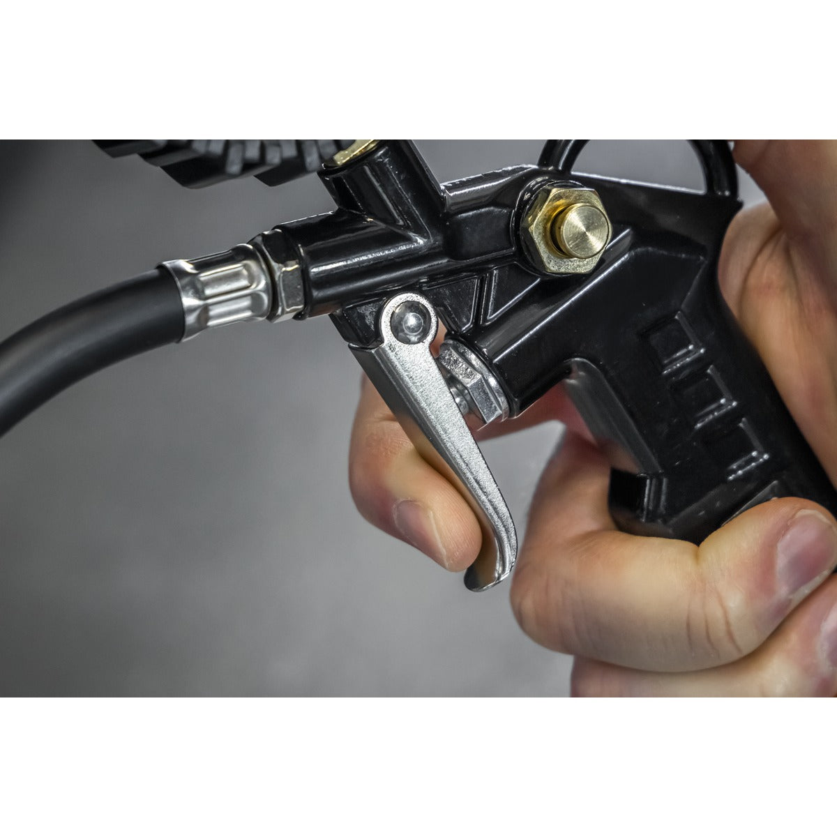 Sealey Digital Pistol Grip Tyre Inflator with Clip-On Connector SA332D
