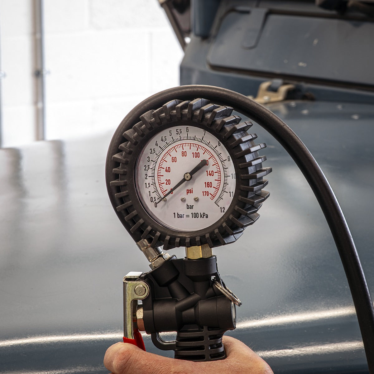 Sealey Tyre Inflator with Pressure Gauge and Clip-On Connector SA9302