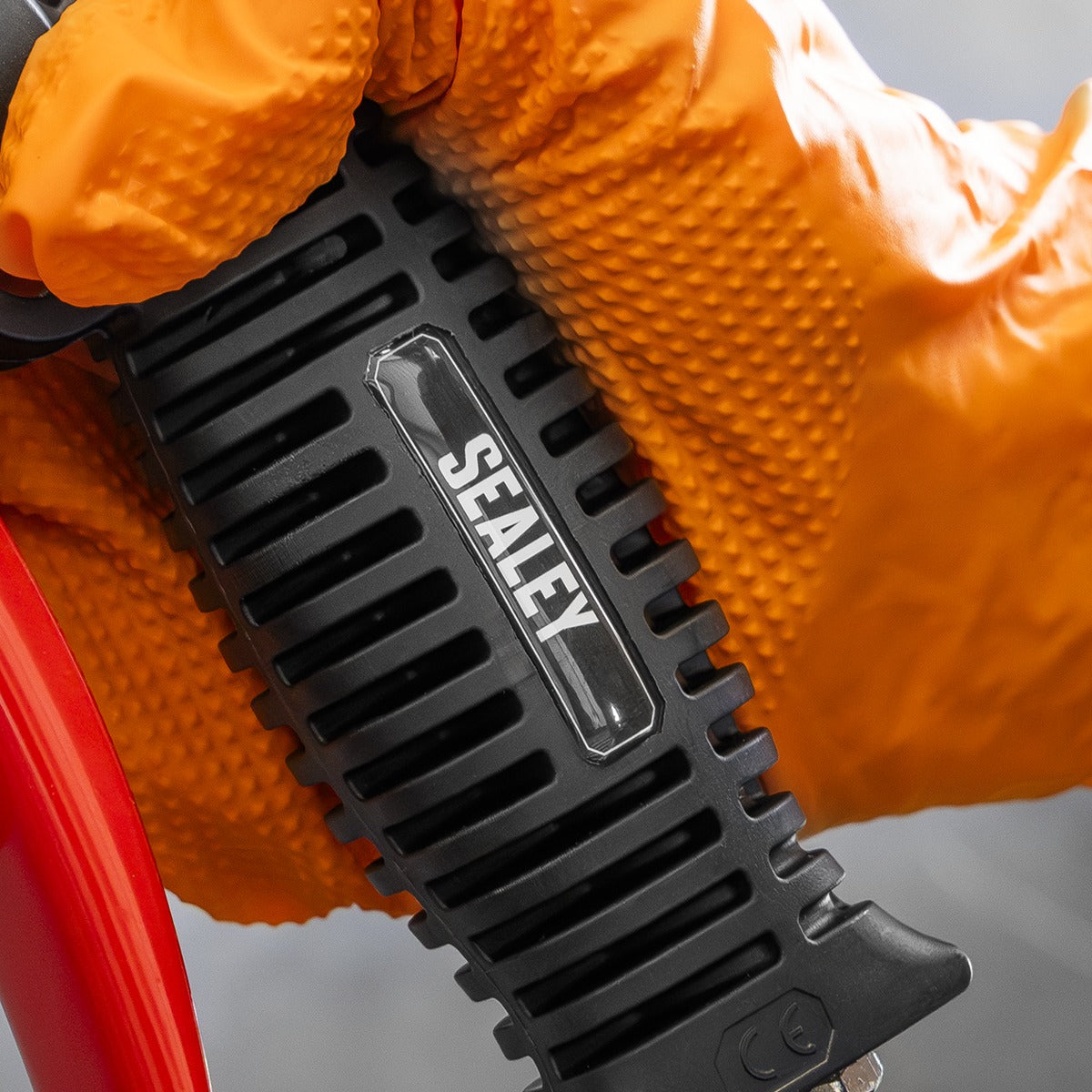 Sealey Tyre Inflator with Clip-On Connector SA9304