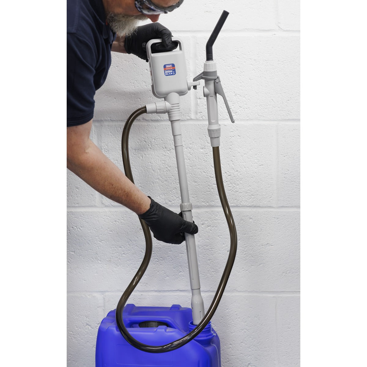 Sealey Battery Operated Fluid Transfer Pump with Nozzle TP81