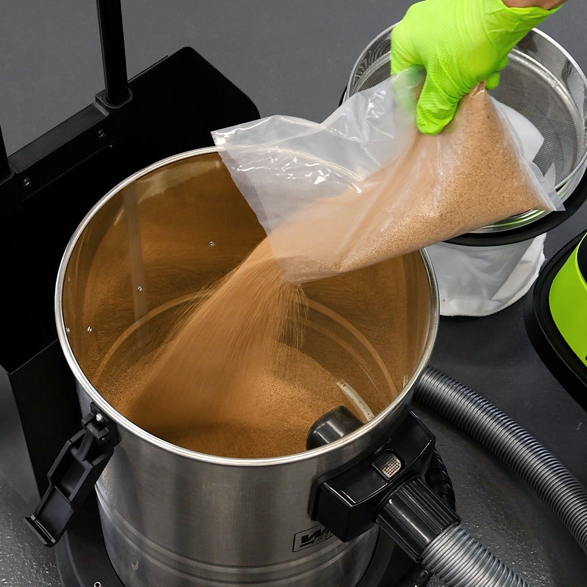 Sealey Walnut Blaster 30L Capacity VSWB30