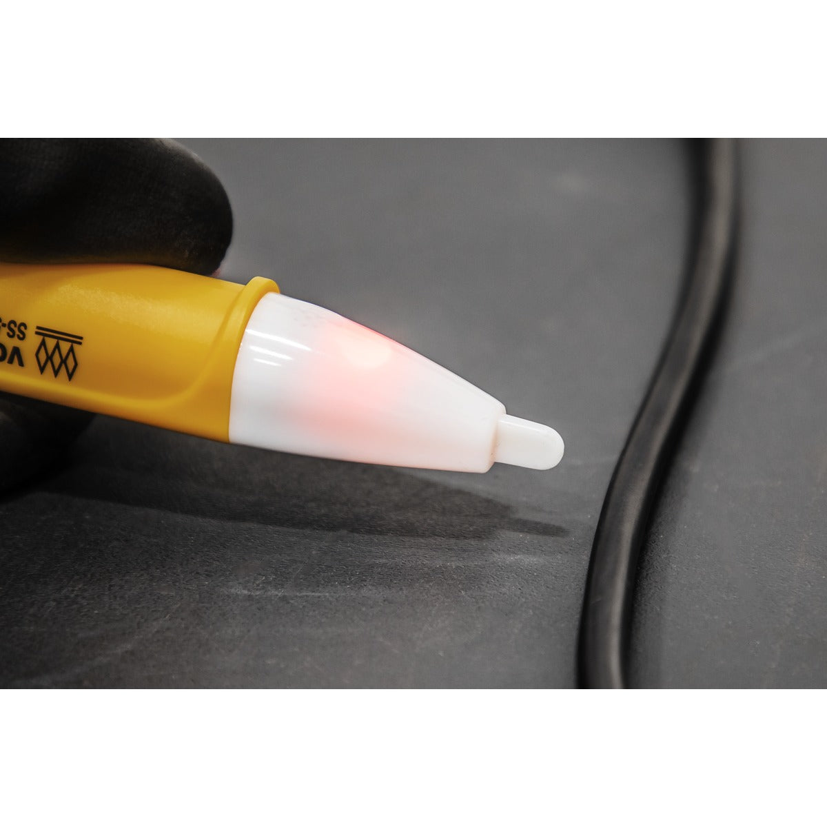 Premier Non-Contact Voltage Detector 80-1000V AK1998