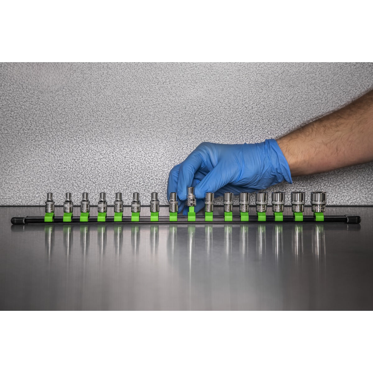 Premier Socket Retaining Rail with 16 Clips 1/4"Sq Drive - Hi-Vis Green AK27052HV