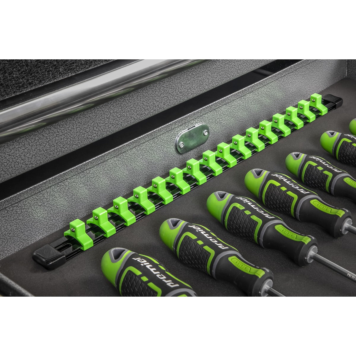 Premier Socket Retaining Rail with 16 Clips 3/8"Sq Drive - Hi-Vis Green AK27053HV