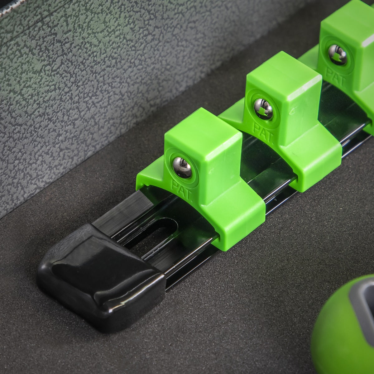 Premier Socket Retaining Rail with 16 Clips 1/2"Sq Drive - Hi-Vis Green AK27054HV
