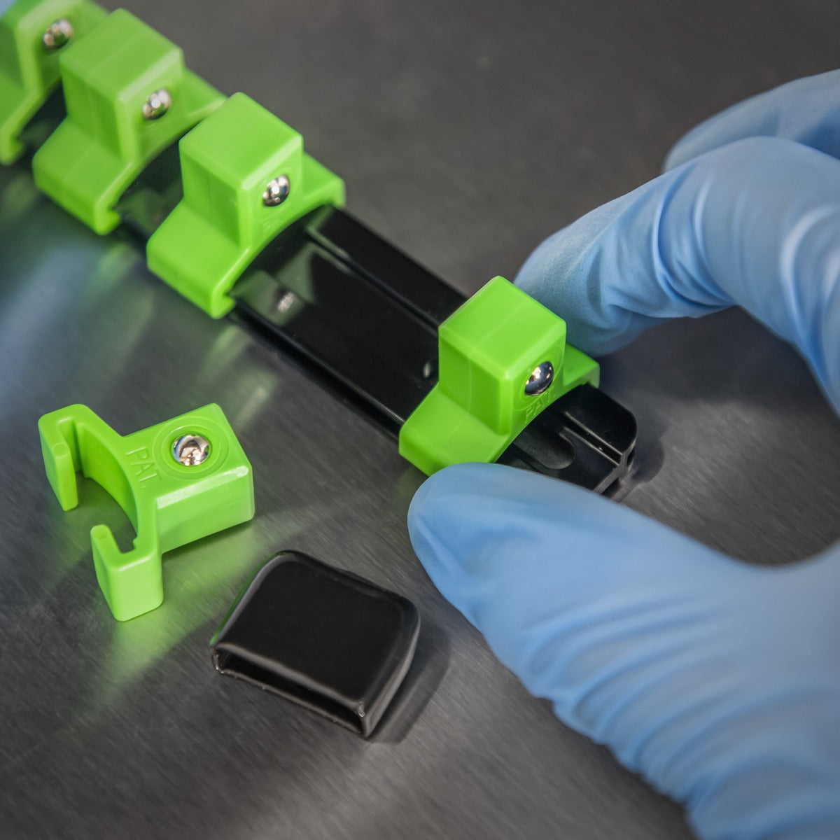Premier Socket Retaining Rail with 16 Clips 1/2"Sq Drive - Hi-Vis Green AK27054HV