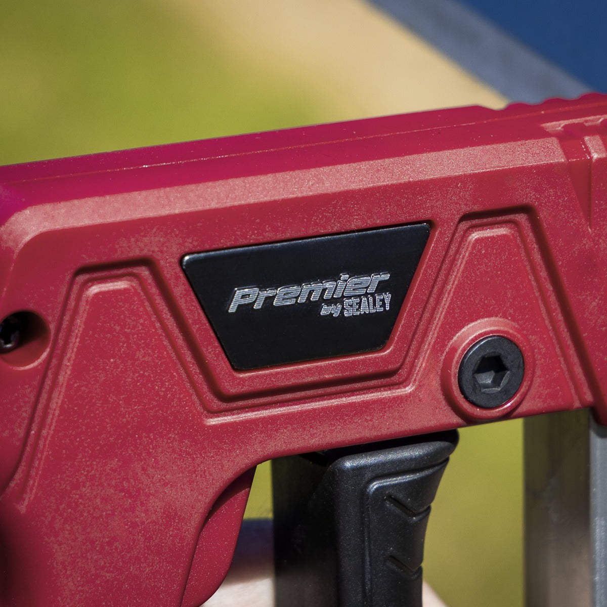 Premier Heavy-Duty Staple & Brad Nail Gun AK7067