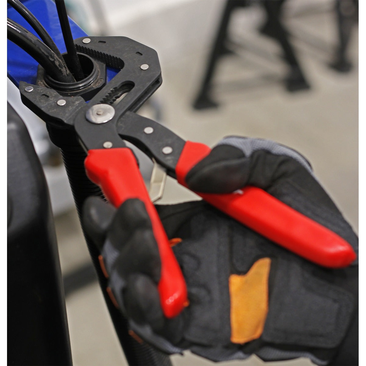 Premier Self-Adjusting Multi-Grip Pliers 175mm AK8535